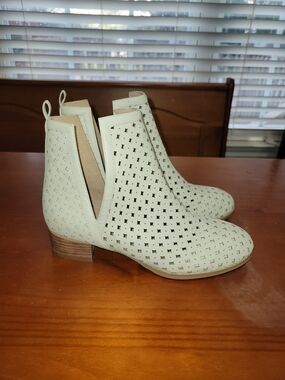 Women’s Perforated Chelsea Ankle Boots - White